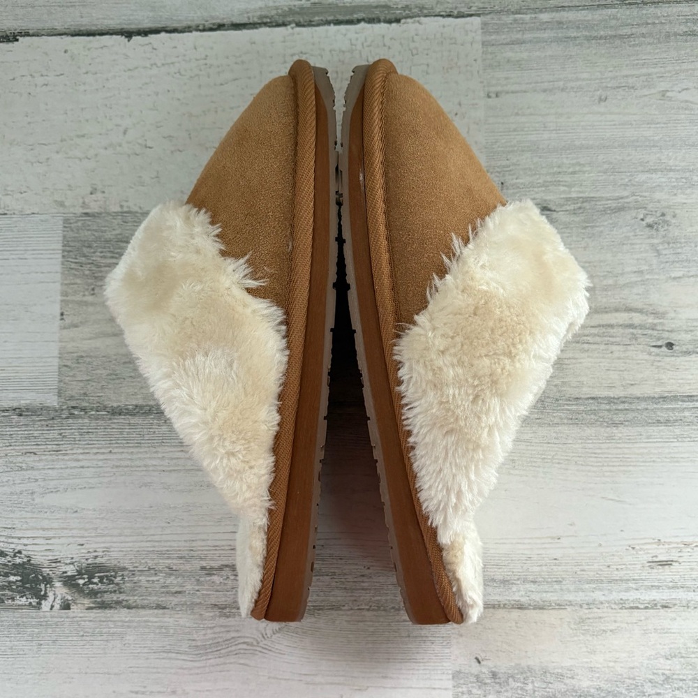 Minnetonka Women's Chestnut Brown Suede Slippers with Cream Faux Fur